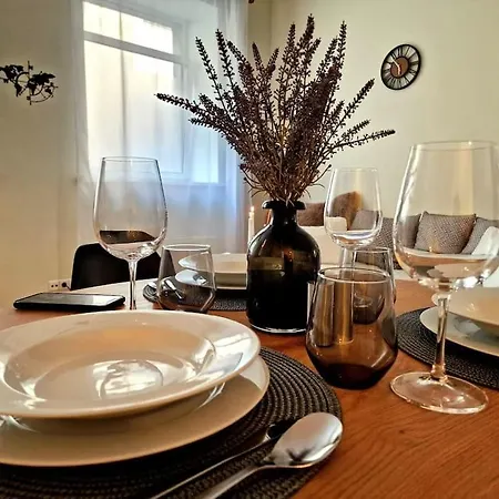15 Min From Old Town Riga, Located In Art Nouveau Apartment Riga